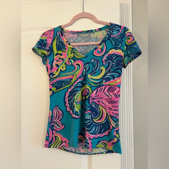 Lilly Pulitzer Etta V-Neck in Sea Blue Private Island - Picture 2 of 5